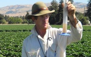 Michael Johnson, California H2orticulture Services, performing a free mobile lab survey