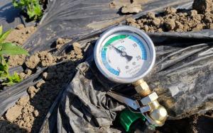 Pressure gauge during a free mobile lab survey